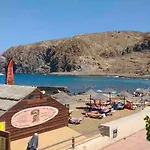 Gurugu House Дом отдыха Эль-Пальмар